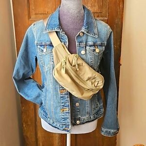 NWOT - Time and Tru Medium Wash Denim Jacket - Sz S (4-6)